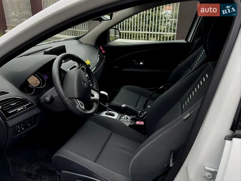 Хетчбек Renault Megane 2011 в 