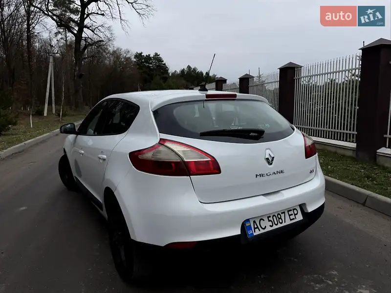 Хетчбек Renault Megane 2011 в 