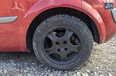 Хэтчбек Renault Megane 2004 в 