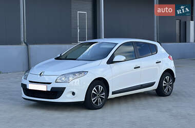 Хэтчбек Renault Megane 2011 в 
