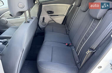 Хэтчбек Renault Megane 2011 в 