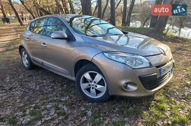 Хэтчбек Renault Megane 2010 в 