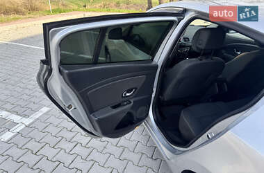 Хэтчбек Renault Megane 2011 в 