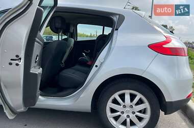 Хэтчбек Renault Megane 2011 в 