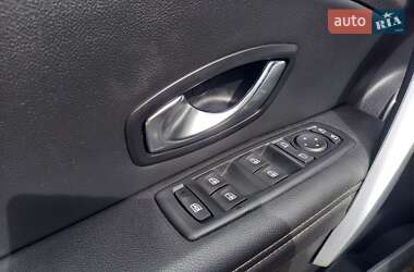Хэтчбек Renault Megane 2011 в 