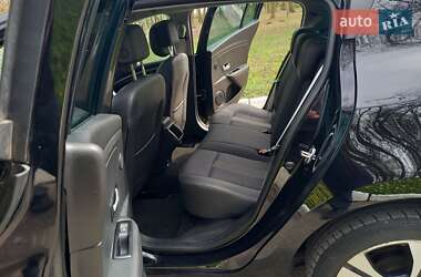 Хэтчбек Renault Megane 2011 в 