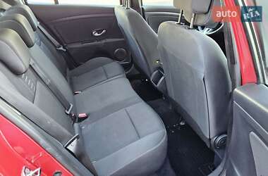 Хэтчбек Renault Megane 2010 в 