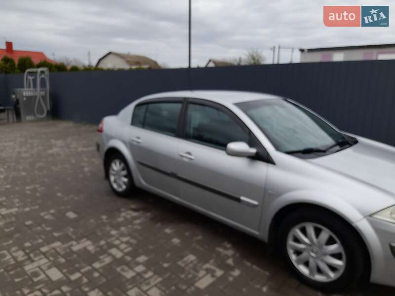 Седан Renault Megane 2006 в Остроге