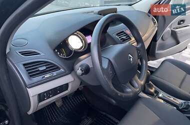 Хэтчбек Renault Megane 2012 в 