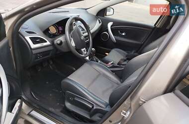 Хетчбек Renault Megane 2010 в 