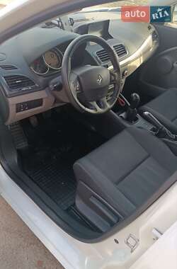 Хэтчбек Renault Megane 2011 в 