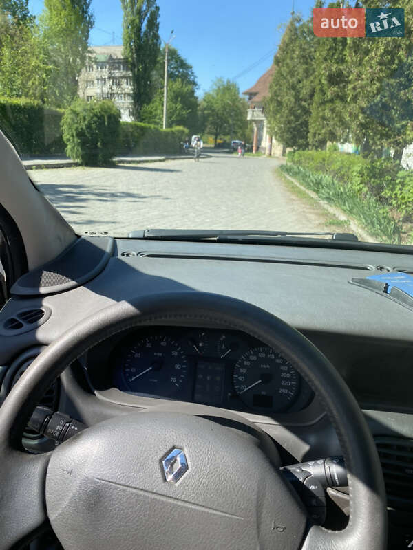 Хетчбек Renault Megane 2002 в Чернівцях фото 3 Хетчбек Renault Megane 2002 в Чернівцях