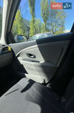 Хетчбек Renault Megane 2010 в 