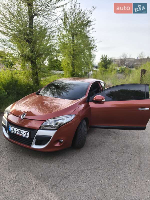 Купе Renault Megane 2011 в Смілі