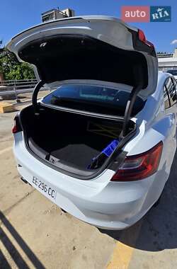 Седан Renault Megane 2016 в 