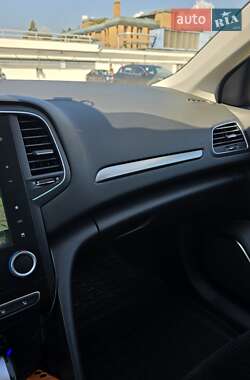Седан Renault Megane 2016 в 
