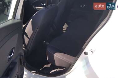 Хетчбек Renault Megane 2012 в 