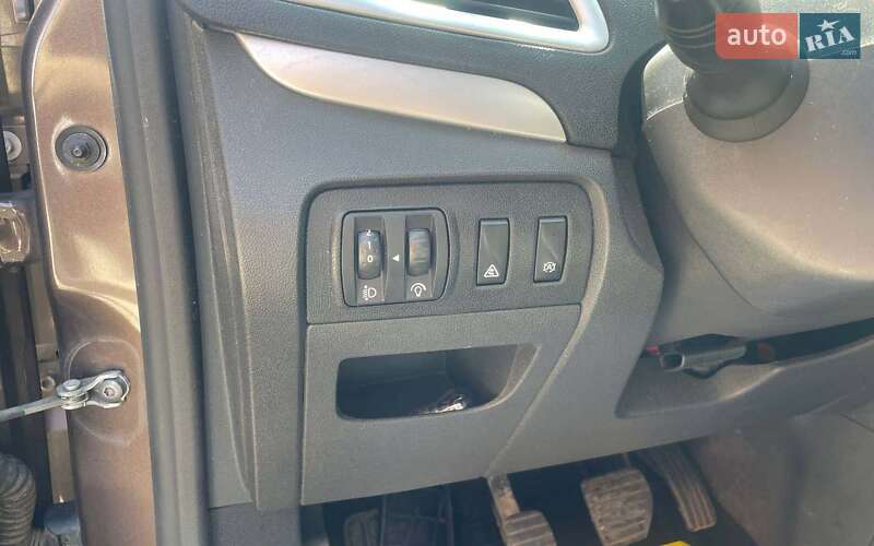 Мінівен Renault Megane 2013 в Чернівцях