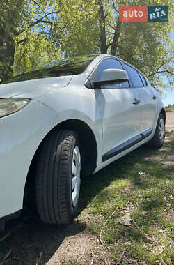 Хетчбек Renault Megane 2010 в 
