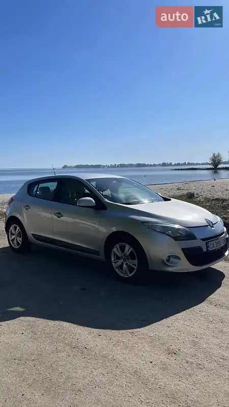 Хетчбек Renault Megane 2010 в 