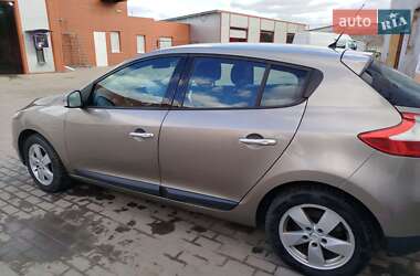 Хэтчбек Renault Megane 2010 в 