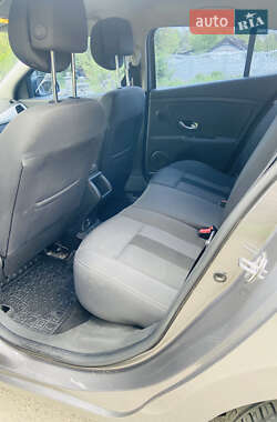 Хэтчбек Renault Megane 2011 в 