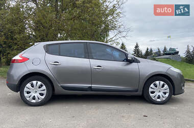 Хэтчбек Renault Megane 2011 в 