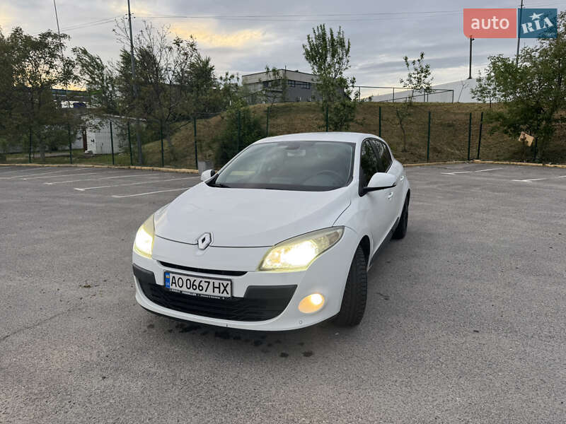 Хэтчбек Renault Megane 2010 в 