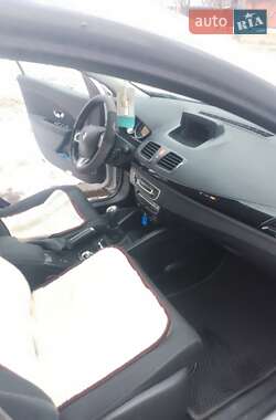 Хетчбек Renault Megane 2011 в 