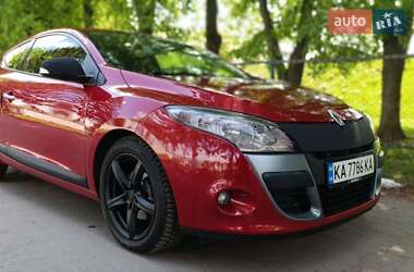 Купе Renault Megane 2010 в 