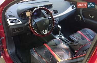 Купе Renault Megane 2010 в 