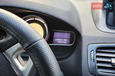 Хетчбек Renault Megane 2011 в 