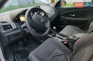 Хетчбек Renault Megane 2011 в 