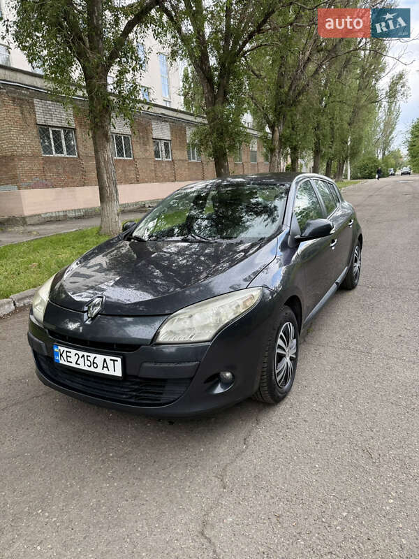 Хетчбек Renault Megane 2011 в 