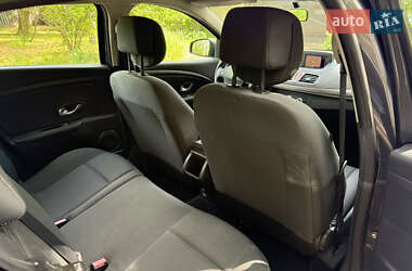 Хетчбек Renault Megane 2011 в 