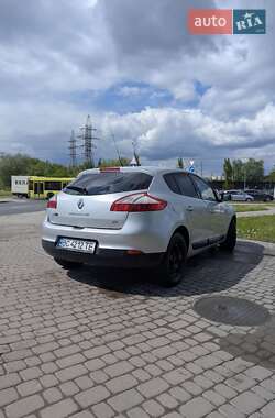 Хэтчбек Renault Megane 2012 в 