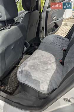 Хэтчбек Renault Megane 2012 в 