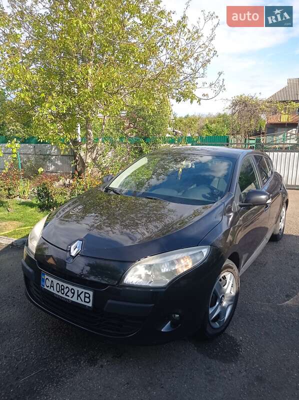 Хетчбек Renault Megane 2010 в 