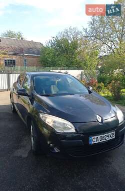 Хетчбек Renault Megane 2010 в 