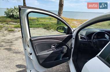 Хэтчбек Renault Megane 2013 в 