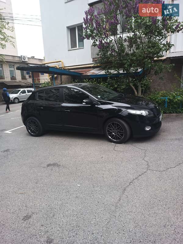 Хэтчбек Renault Megane 2012 в 