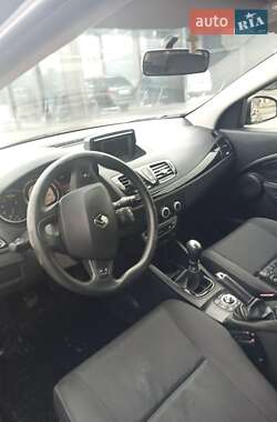 Хэтчбек Renault Megane 2012 в 