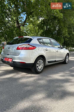 Хэтчбек Renault Megane 2010 в 