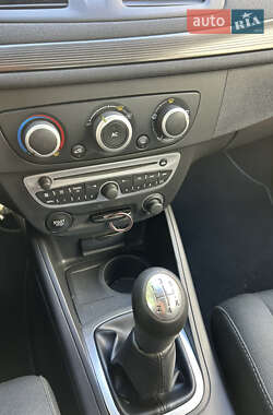 Хэтчбек Renault Megane 2010 в 