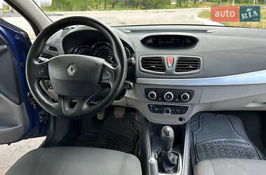 Хетчбек Renault Megane 2010 в 
