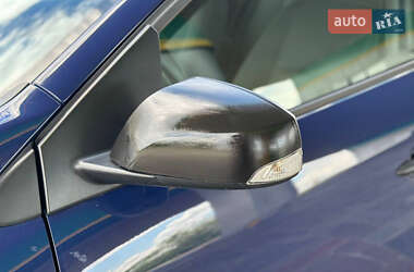 Хетчбек Renault Megane 2010 в 