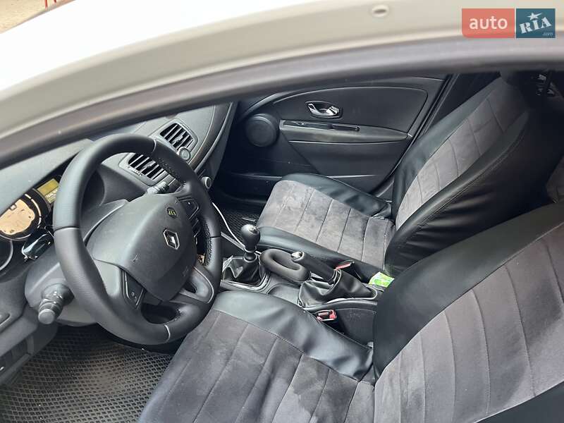 Хэтчбек Renault Megane 2014 в 