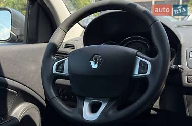Хэтчбек Renault Megane 2012 в 