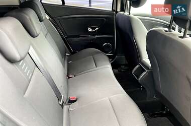 Хэтчбек Renault Megane 2011 в 
