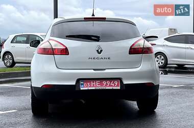 Хэтчбек Renault Megane 2011 в 